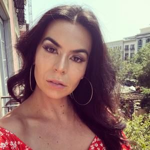 Meet your Posher, Jennique